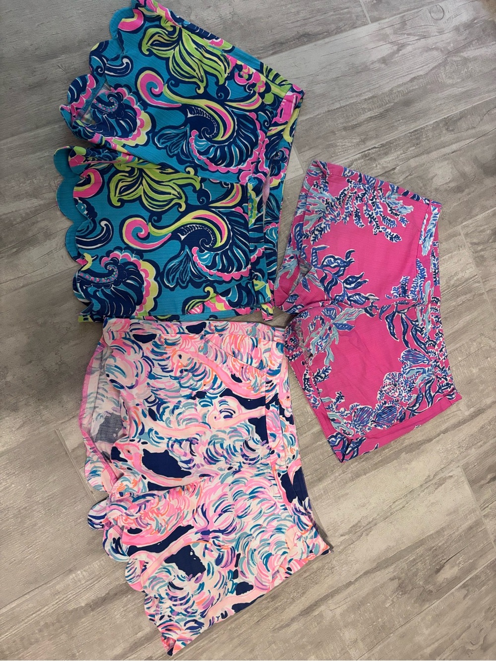 Lilly Pulitzer shorts all size 2
Zips on side